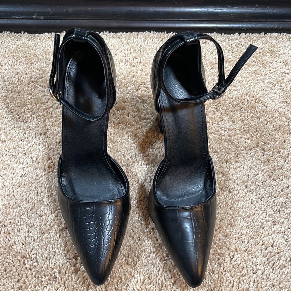 Classy Pointed Toe Block Heel